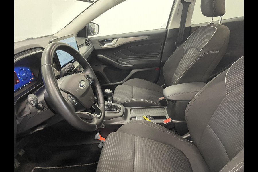 Ford FOCUS Wagon 1.0 EcoBoost Hybrid Titanium Rijklaar incl 12 mnd BOVAG garantie! Airco ECC Navi Carplay PDC VA+ Camera Full LED DAB+ Lichtmetalen velgen