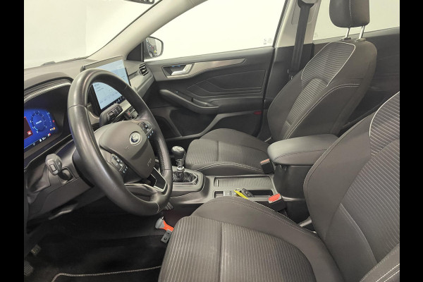 Ford FOCUS Wagon 1.0 EcoBoost Hybrid Titanium Rijklaar incl 12 mnd BOVAG garantie! Airco ECC Navi Carplay PDC VA+ Camera Full LED DAB+ Lichtmetalen velgen