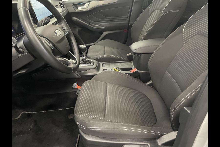 Ford FOCUS Wagon 1.0 EcoBoost Hybrid Titanium Rijklaar incl 12 mnd BOVAG garantie! Airco ECC Navi Carplay PDC VA+ Camera Full LED DAB+ Lichtmetalen velgen