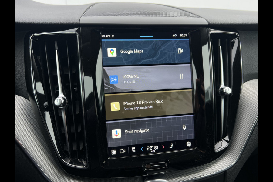 Volvo XC60 B4 Plus Dark | Trekhaak | Navi | Camera | Memory