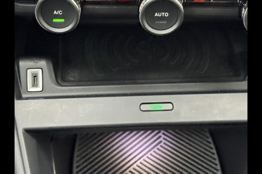 Citroën C4 1.2 Puretech Feel Edition Head-Up display Cruise control Cliomate control Keyless entry/start Navi Apple / Android