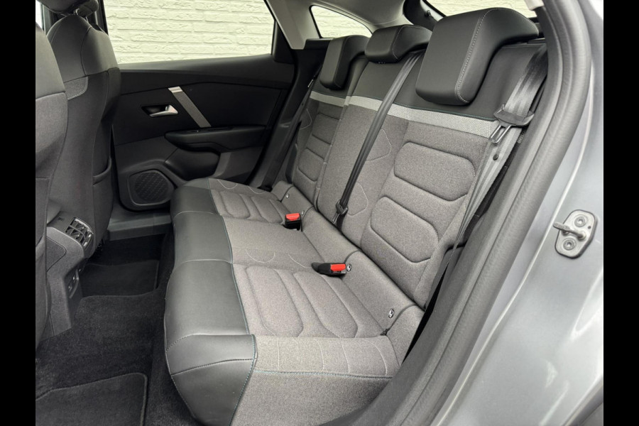 Citroën C4 1.2 Puretech Feel Edition Head-Up display Cruise control Cliomate control Keyless entry/start Navi Apple / Android