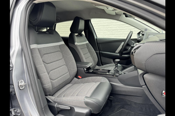 Citroën C4 1.2 Puretech Feel Edition Head-Up display Cruise control Cliomate control Keyless entry/start Navi Apple / Android