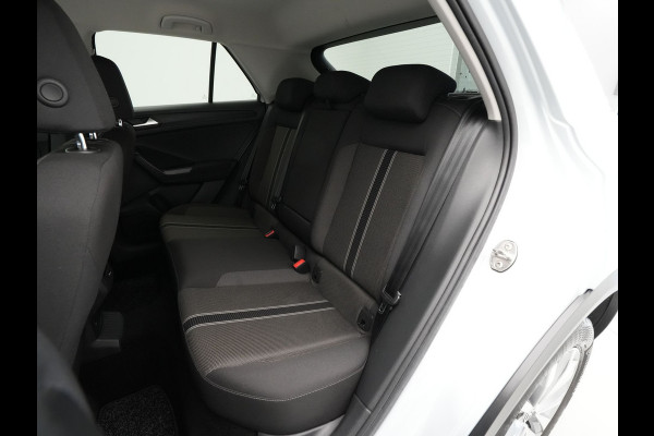 Volkswagen T-Roc 1.0 TSI 115pk Style Navigatie Trekhaak Acc Virtual cockpit Pdc 17