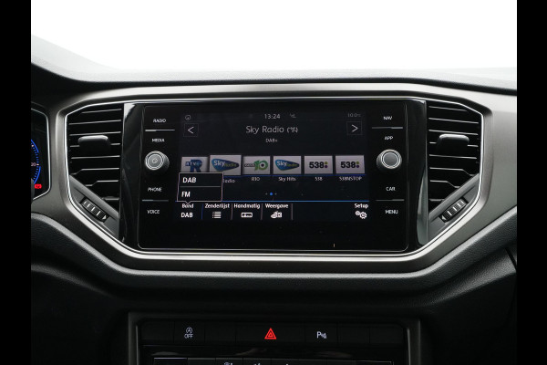 Volkswagen T-Roc 1.0 TSI 115pk Style Navigatie Trekhaak Acc Virtual cockpit Pdc 17