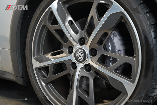 Porsche Taycan Cross Turismo 4 93 kWh Sport Chrono | Panoramadak | Titanium Velgen