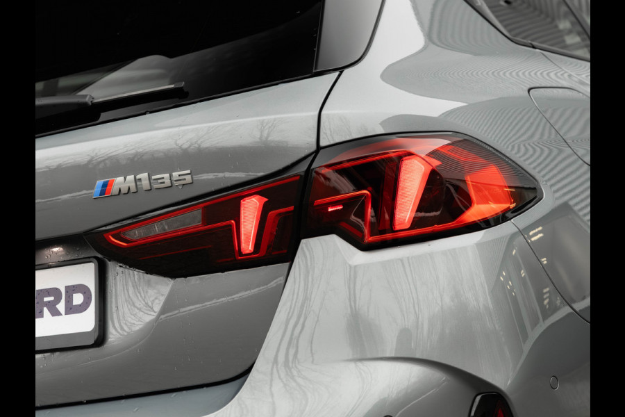 BMW 1-serie M135 xDrive - Pano - Driving Ass - Harman Kardon - Camera