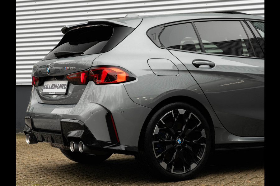 BMW 1-serie M135 xDrive - Pano - Driving Ass - Harman Kardon - Camera