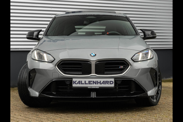 BMW 1-serie M135 xDrive - Pano - Driving Ass - Harman Kardon - Camera