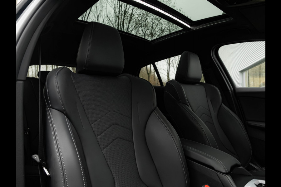 BMW 1-serie M135 xDrive - Pano - Driving Ass - Harman Kardon - Camera