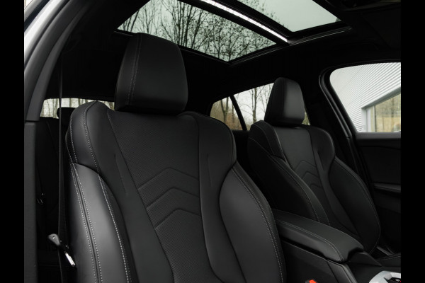 BMW 1-serie M135 xDrive - Pano - Driving Ass - Harman Kardon - Camera