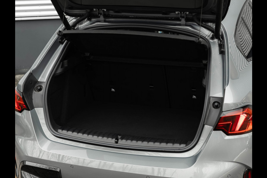 BMW 1-serie M135 xDrive - Pano - Driving Ass - Harman Kardon - Camera