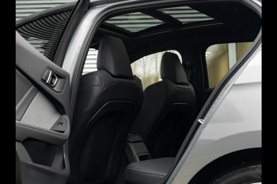 BMW 1-serie M135 xDrive - Pano - Driving Ass - Harman Kardon - Camera