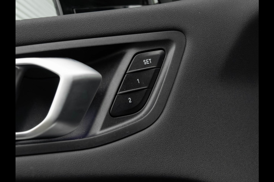 BMW 1-serie M135 xDrive - Pano - Driving Ass - Harman Kardon - Camera