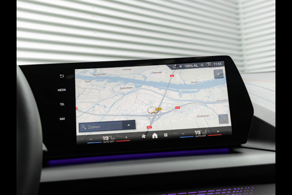 BMW 1-serie M135 xDrive - Pano - Driving Ass - Harman Kardon - Camera