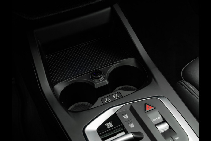 BMW 1-serie M135 xDrive - Pano - Driving Ass - Harman Kardon - Camera