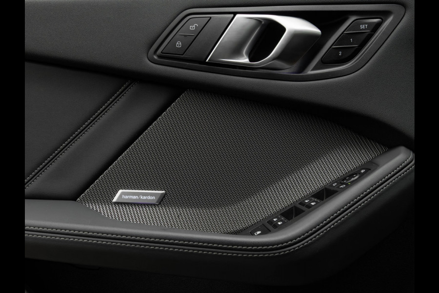 BMW 1-serie M135 xDrive - Pano - Driving Ass - Harman Kardon - Camera