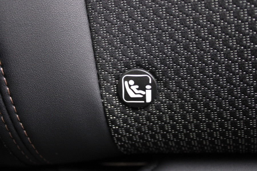 Peugeot 3008 1.6 HYbrid 225 GT | Panoramadak | Navigatie | Adaptieve cruise | BLIS