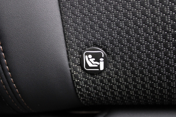 Peugeot 3008 1.6 HYbrid 225 GT | Panoramadak | Navigatie | Adaptieve cruise | BLIS