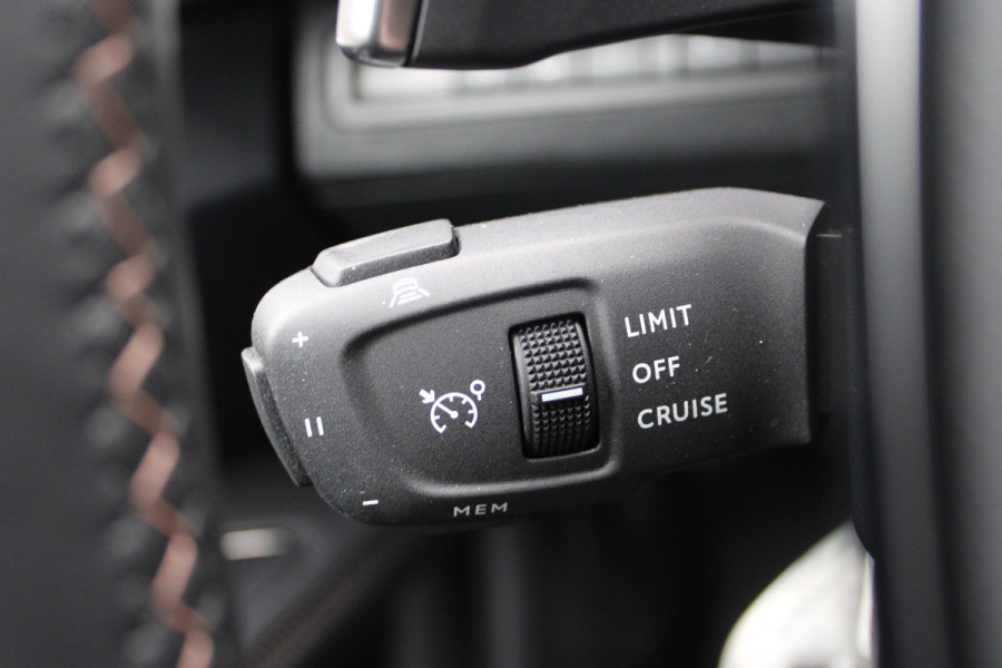 Peugeot 3008 1.6 HYbrid 225 GT | Panoramadak | Navigatie | Adaptieve cruise | BLIS