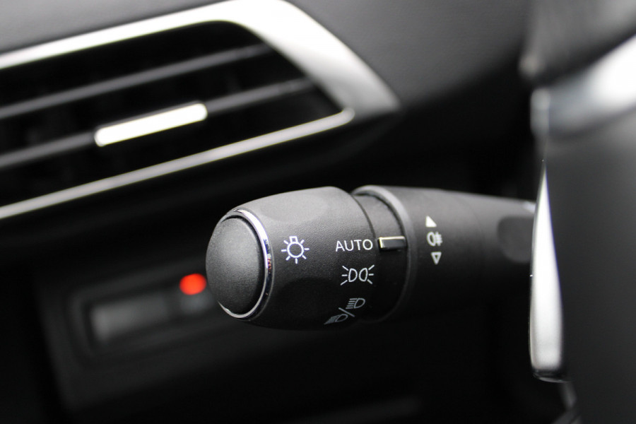 Peugeot 3008 1.6 HYbrid 225 GT | Panoramadak | Navigatie | Adaptieve cruise | BLIS