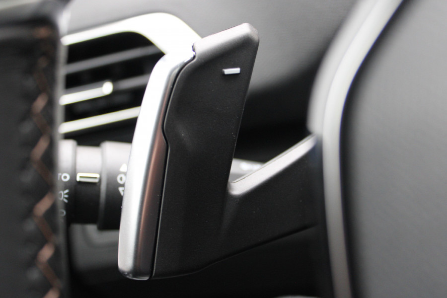Peugeot 3008 1.6 HYbrid 225 GT | Panoramadak | Navigatie | Adaptieve cruise | BLIS