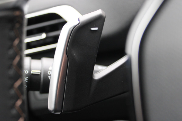Peugeot 3008 1.6 HYbrid 225 GT | Panoramadak | Navigatie | Adaptieve cruise | BLIS