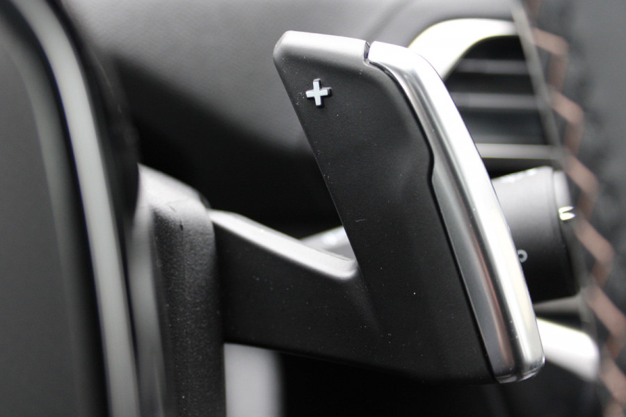 Peugeot 3008 1.6 HYbrid 225 GT | Panoramadak | Navigatie | Adaptieve cruise | BLIS