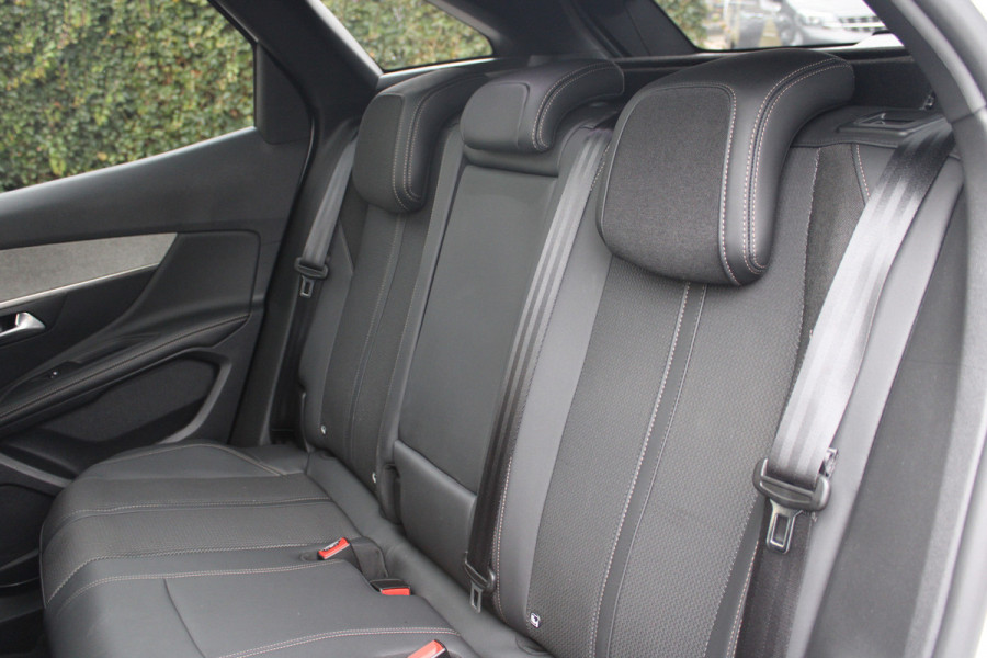Peugeot 3008 1.6 HYbrid 225 GT | Panoramadak | Navigatie | Adaptieve cruise | BLIS