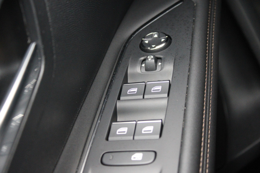 Peugeot 3008 1.6 HYbrid 225 GT | Panoramadak | Navigatie | Adaptieve cruise | BLIS