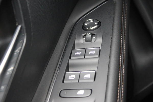 Peugeot 3008 1.6 HYbrid 225 GT | Panoramadak | Navigatie | Adaptieve cruise | BLIS