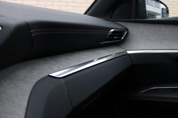 Peugeot 3008 1.6 HYbrid 225 GT | Panoramadak | Navigatie | Adaptieve cruise | BLIS