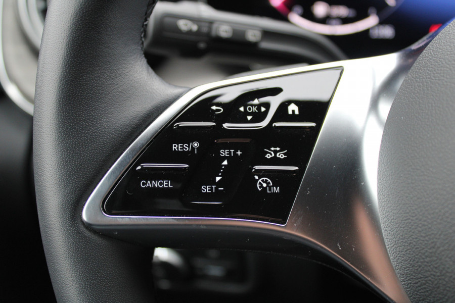 Mercedes-Benz V-Klasse 300d / AMG / Exclusive / DC / 4-matic / Luchtvering / Pano / 360 Cam / Burmester / Vol Opties / NIEUW!!