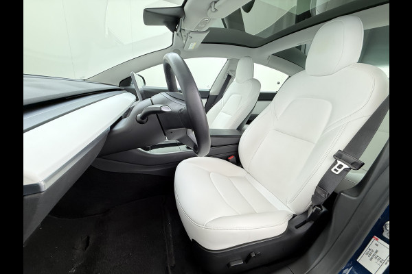 Tesla Model 3 RWD Plus 325PK SOH 91% Lmv 19" Ivoor kleurig Leder 3 AutoPilot Panoramadak Adaptive.Cruise Camera's Elektr.Stuur+Stoelen+Spiegel Navi Ecc Led ACC DAB Voorverwarmen en Keyless via App One-Pedal-Drive 1e Eigenaar Origineel Nederlandse Auto