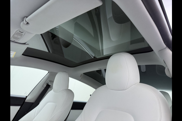 Tesla Model 3 RWD Plus 325PK SOH 91% Lmv 19" Ivoor kleurig Leder 3 AutoPilot Panoramadak Adaptive.Cruise Camera's Elektr.Stuur+Stoelen+Spiegel Navi Ecc Led ACC DAB Voorverwarmen en Keyless via App One-Pedal-Drive 1e Eigenaar Origineel Nederlandse Auto