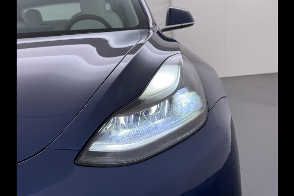 Tesla Model 3 RWD Plus 325PK SOH 91% Lmv 19" Ivoor kleurig Leder 3 AutoPilot Panoramadak Adaptive.Cruise Camera's Elektr.Stuur+Stoelen+Spiegel Navi Ecc Led ACC DAB Voorverwarmen en Keyless via App One-Pedal-Drive 1e Eigenaar Origineel Nederlandse Auto