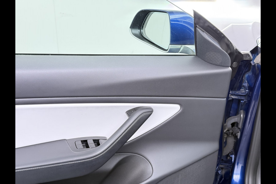 Tesla Model 3 RWD Plus 325PK SOH 91% Lmv 19" Ivoor kleurig Leder 3 AutoPilot Panoramadak Adaptive.Cruise Camera's Elektr.Stuur+Stoelen+Spiegel Navi Ecc Led ACC DAB Voorverwarmen en Keyless via App One-Pedal-Drive 1e Eigenaar Origineel Nederlandse Auto