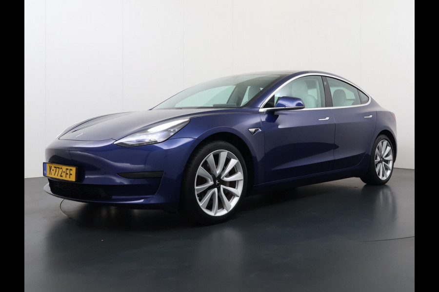 Tesla Model 3 RWD Plus 325PK SOH 91% Lmv 19" Ivoor kleurig Leder 3 AutoPilot Panoramadak Adaptive.Cruise Camera's Elektr.Stuur+Stoelen+Spiegel Navi Ecc Led ACC DAB Voorverwarmen en Keyless via App One-Pedal-Drive 1e Eigenaar Origineel Nederlandse Auto