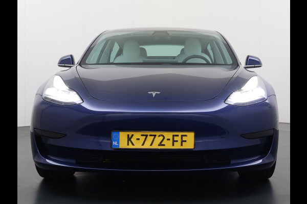 Tesla Model 3 RWD Plus 325PK SOH 91% Lmv 19" Ivoor kleurig Leder 3 AutoPilot Panoramadak Adaptive.Cruise Camera's Elektr.Stuur+Stoelen+Spiegel Navi Ecc Led ACC DAB Voorverwarmen en Keyless via App One-Pedal-Drive 1e Eigenaar Origineel Nederlandse Auto