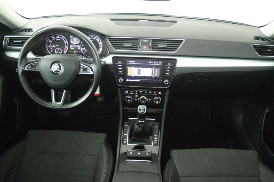 Škoda Superb Combi 1.4 TSI ACT Ambition Business (PANORAMADAK, STOELVERWARMING, ELEKTR STOELEN, NAVIGATIE CARPLAY, CRUISE CONTROL)