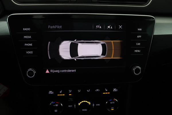 Škoda Superb Combi 1.4 TSI ACT Ambition Business (PANORAMADAK, STOELVERWARMING, ELEKTR STOELEN, NAVIGATIE CARPLAY, CRUISE CONTROL)