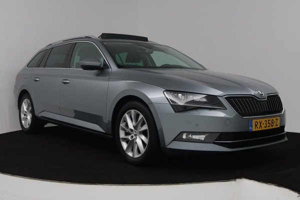 Škoda Superb Combi 1.4 TSI ACT Ambition Business (PANORAMADAK, STOELVERWARMING, ELEKTR STOELEN, NAVIGATIE CARPLAY, CRUISE CONTROL)