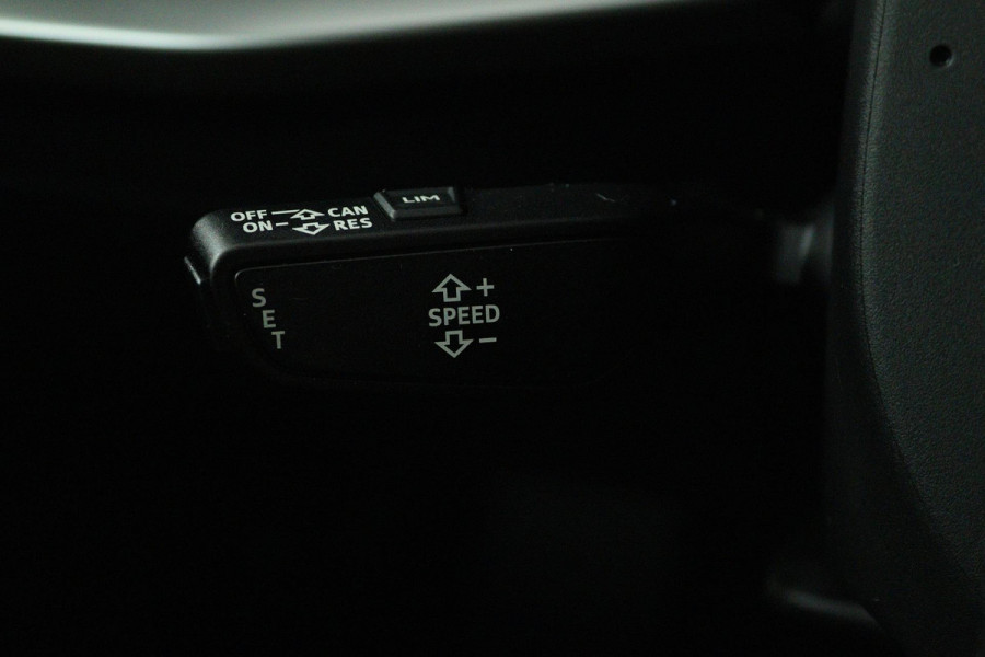 Audi A3 Sportback 30 TFSI Business edition (PARKEERSENSOREN, CRUISE CONTROL, NAVIGATIE, CARPLAY)