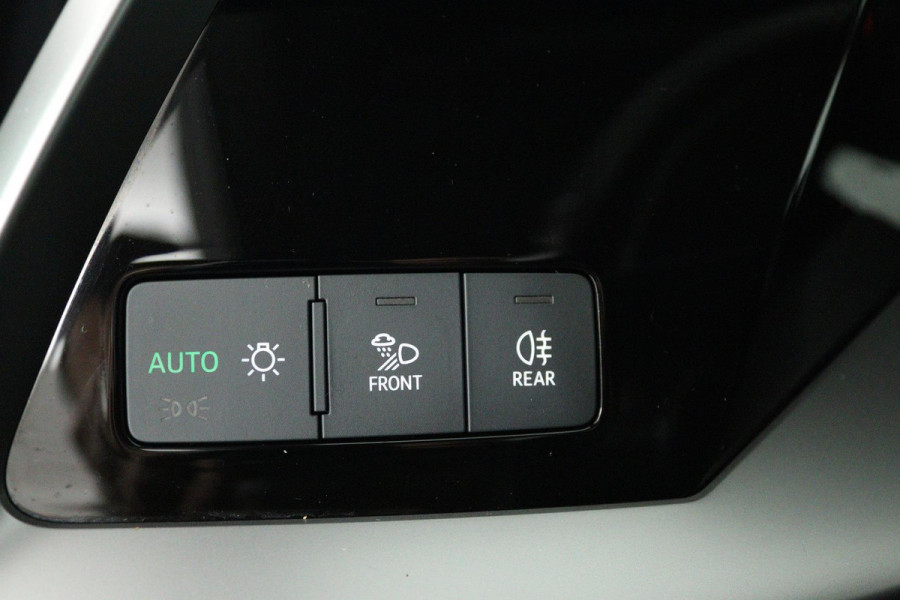 Audi A3 Sportback 30 TFSI Business edition (PARKEERSENSOREN, CRUISE CONTROL, NAVIGATIE, CARPLAY)