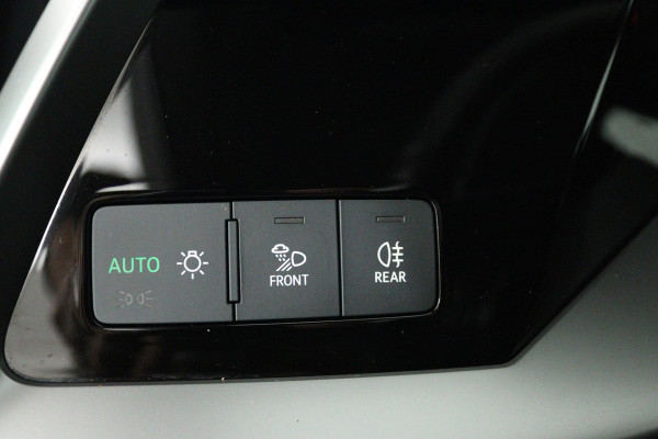 Audi A3 Sportback 30 TFSI Business edition (PARKEERSENSOREN, CRUISE CONTROL, NAVIGATIE, CARPLAY)