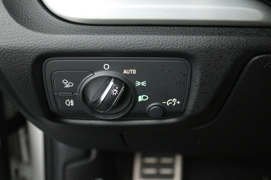 Audi A3 Limousine 40 TFSI Sport Lease Edition (PANORAMADAK, DIGITALE COCKPIT, STOELVERWARMING, AUTOMAAT, PARKEERSENSOREN)