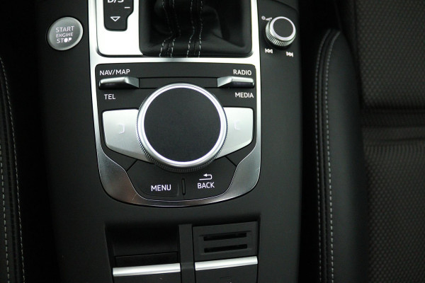 Audi A3 Limousine 40 TFSI Sport Lease Edition (PANORAMADAK, DIGITALE COCKPIT, STOELVERWARMING, AUTOMAAT, PARKEERSENSOREN)