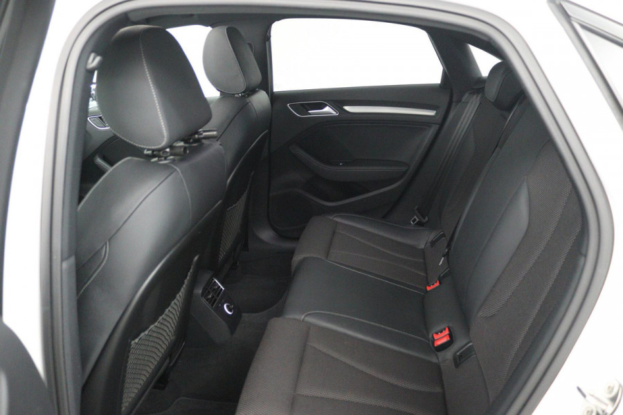 Audi A3 Limousine 40 TFSI Sport Lease Edition (PANORAMADAK, DIGITALE COCKPIT, STOELVERWARMING, AUTOMAAT, PARKEERSENSOREN)