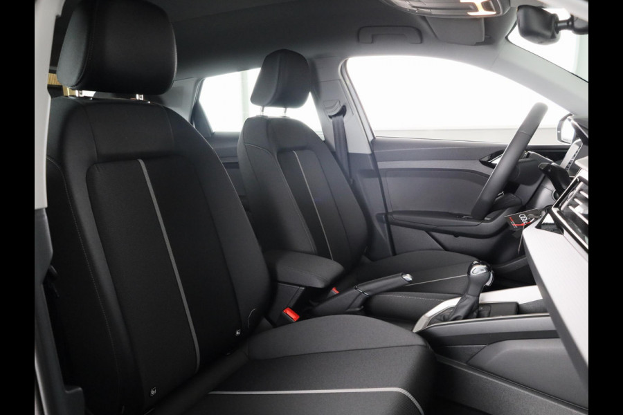Audi A1 Sportback Advanced edition 25 TFSI 95 pk | Parkeerhulp plus | Automatische airco | Inklapbare buitenspiegels | Dak in contrast kleur |