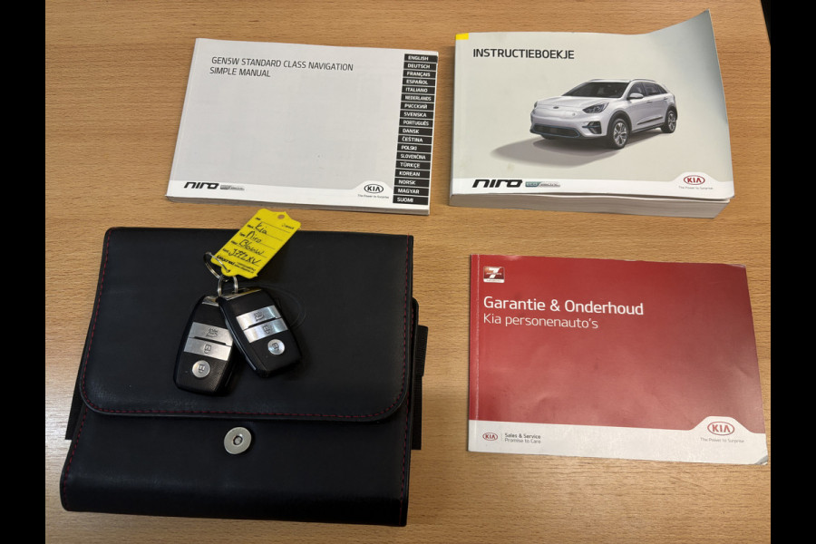 Kia e-Niro ExecutiveLine 64 kWh leer | navi | adaptive cruise | stuur- en stoelverw